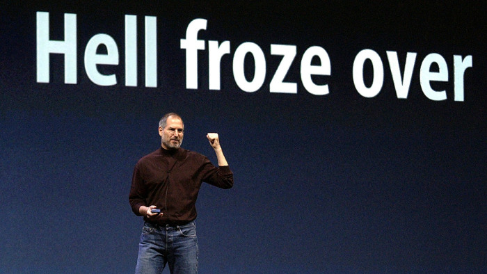 Steve Jobs launches Windows version of iTunes