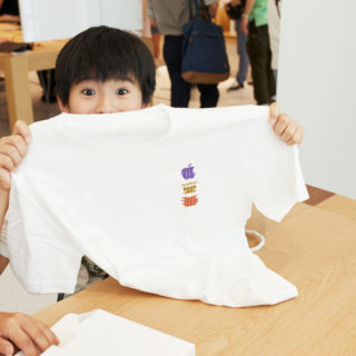 Apple T-shirts are hard to get