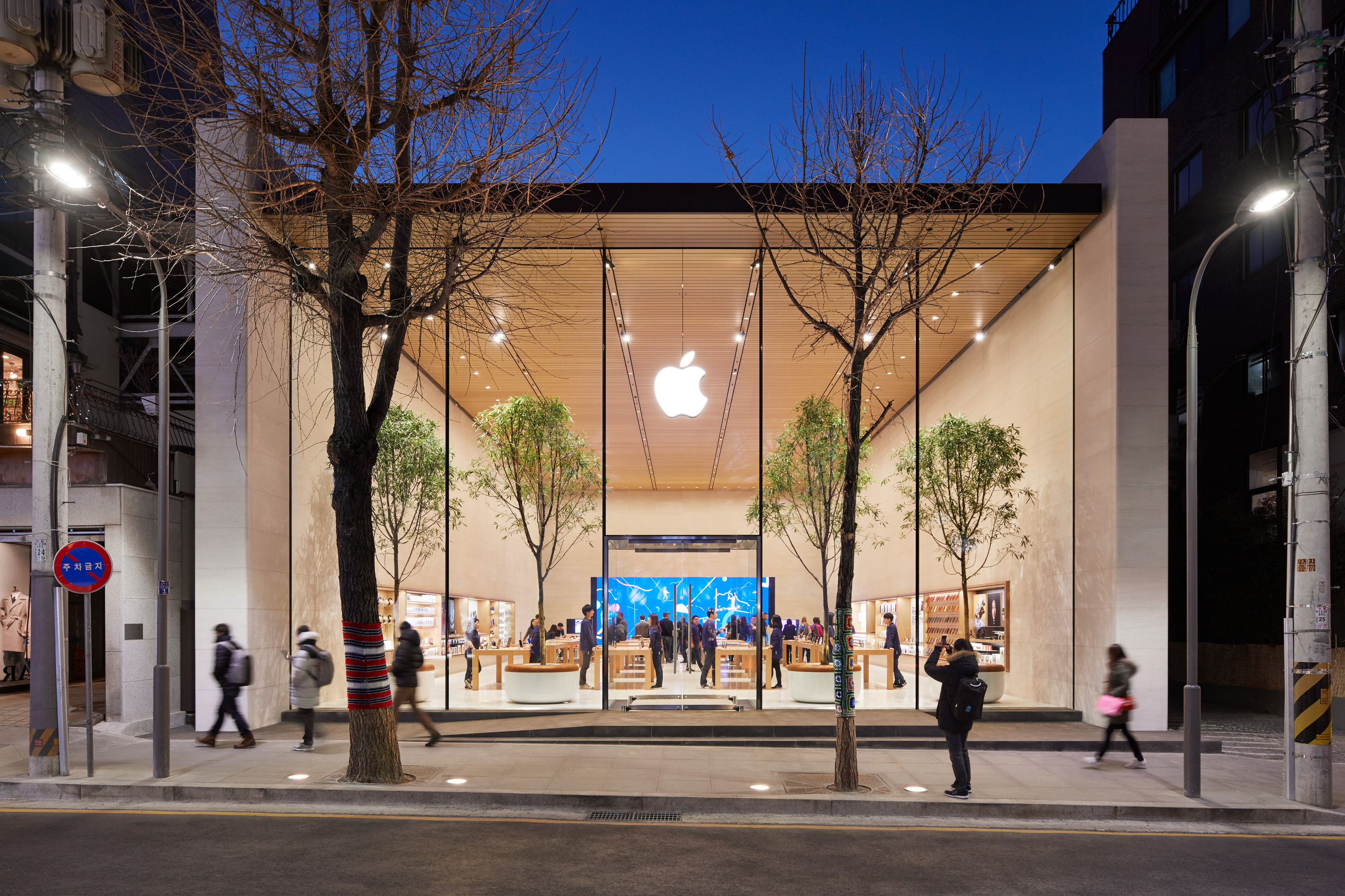 An image of an Apple store