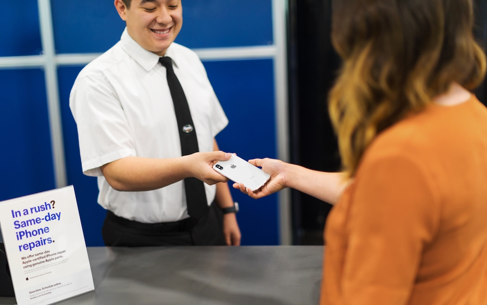 Best Buy now repairs Apple