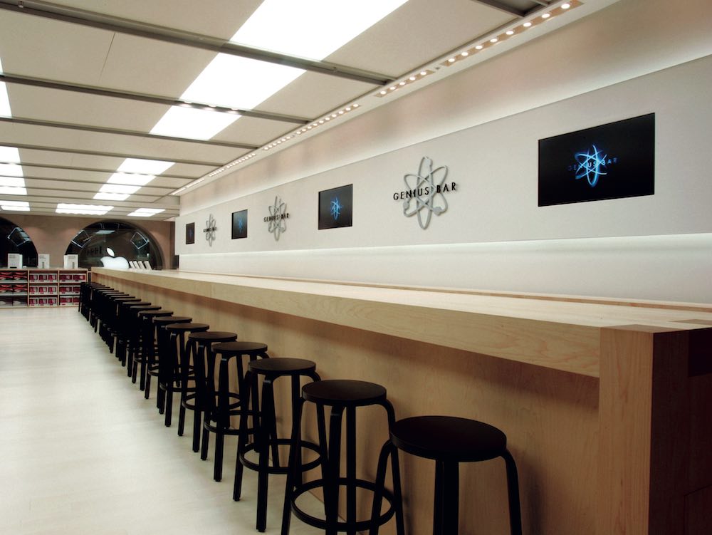 Apple Genius Bar London 2005