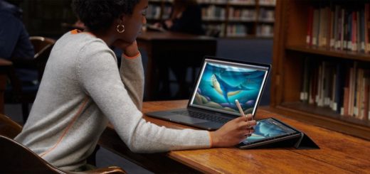 A woman using iPad and Mac in Sidecar mode