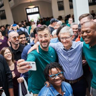 Tim Cook opens a new store