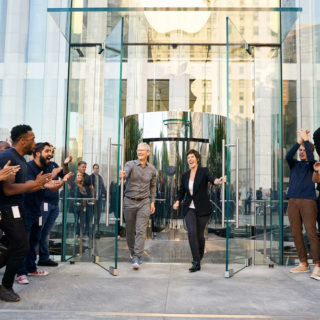 Tim Cook Deirdre Obrien at Apple retail