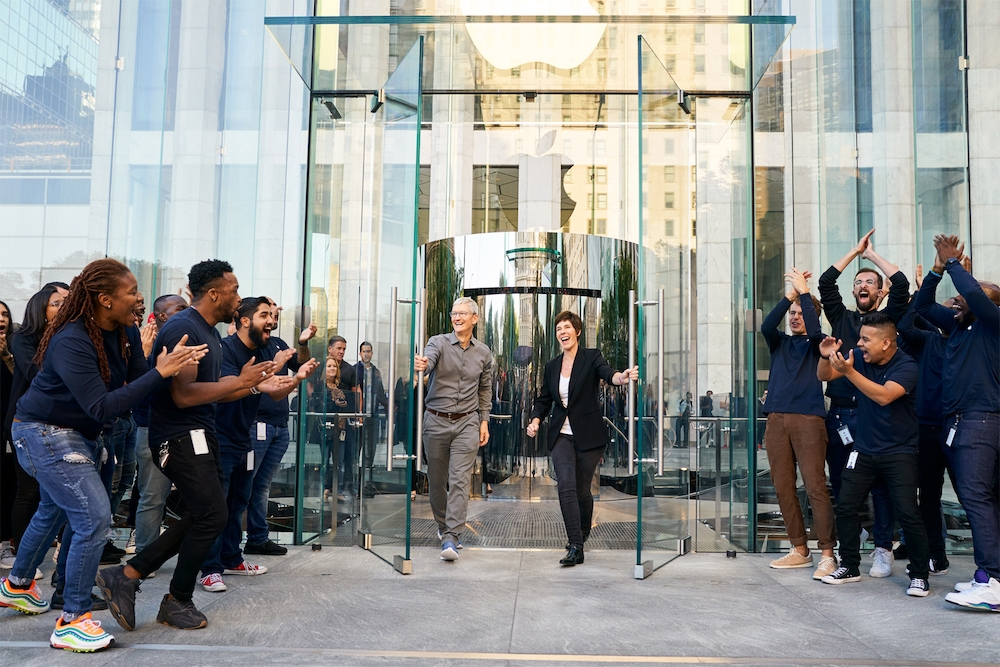 Tim Cook Deirdre Obrien at Apple retail